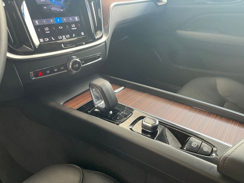 Used 2025 Volvo V60 B5 Cross Country Plus image 41