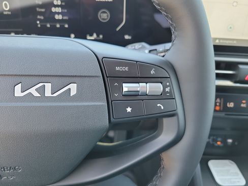 New 2026 Kia Sportage SX FWD image 17