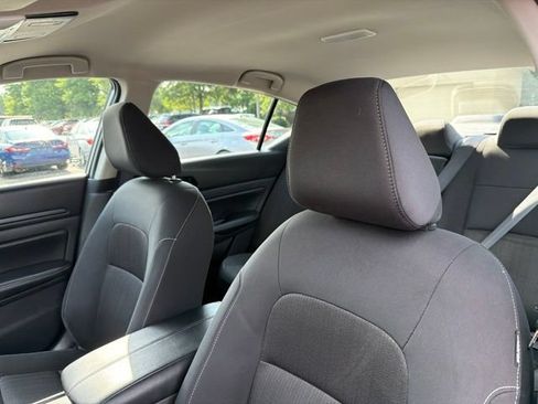 Used 2025 Nissan Altima 2.5 SV FWD image 19
