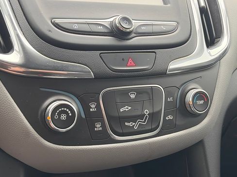 Used 2018 Chevrolet Equinox LS FWD image 20