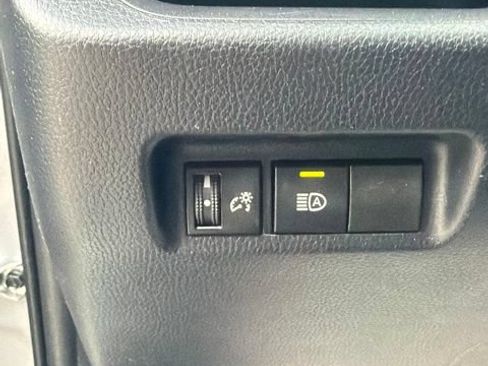 Used 2019 Toyota RAV4 LE FWD image 22