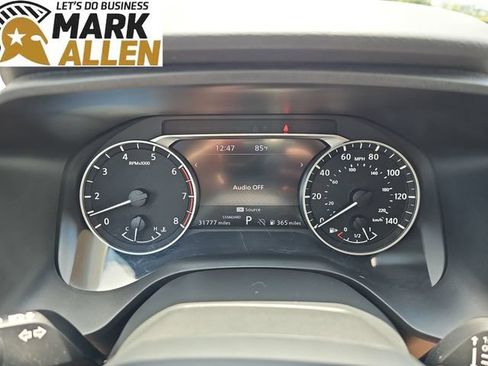 Used 2025 Nissan Rogue SV FWD image 11