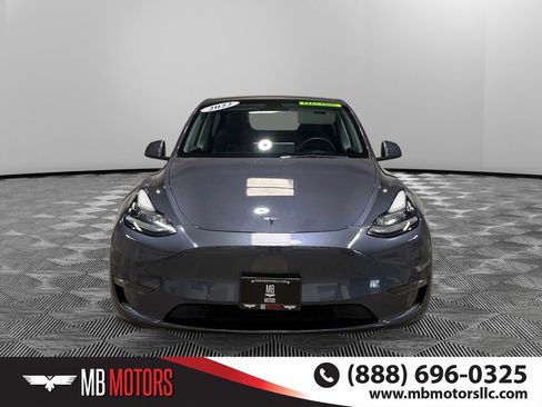 Used 2022 Tesla Model Y Long Range image 12