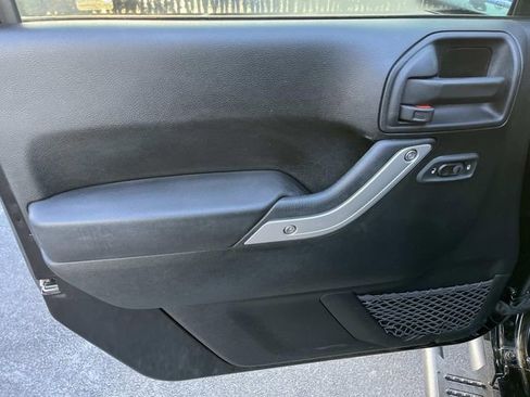 Used 2017 Jeep Wrangler Unlimited Sahara w/ Connectivity Group image 24