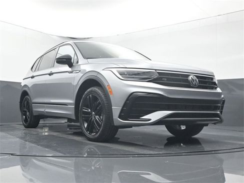 Used 2022 Volkswagen Tiguan SE R-Line image 13