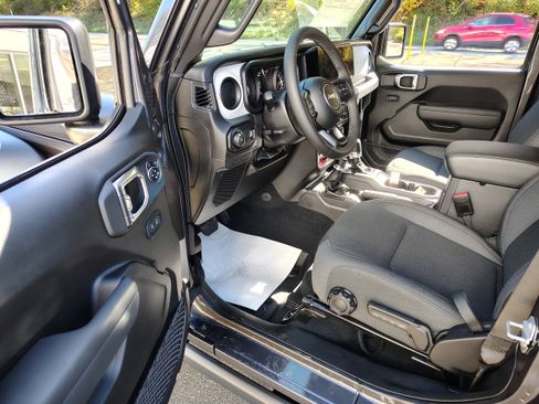 New 2026 Jeep Wrangler Sport AWD/4WD image 15