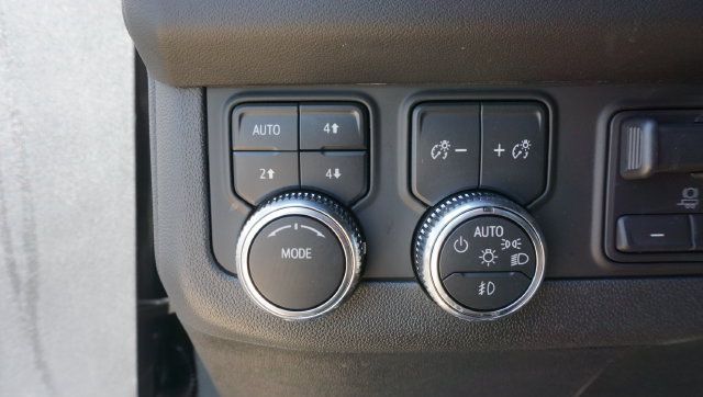 Used 2024 GMC Yukon AT4 w/ Technology Package AWD/4WD image 19