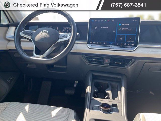 Used 2025 Volkswagen Tiguan SE FWD image 28