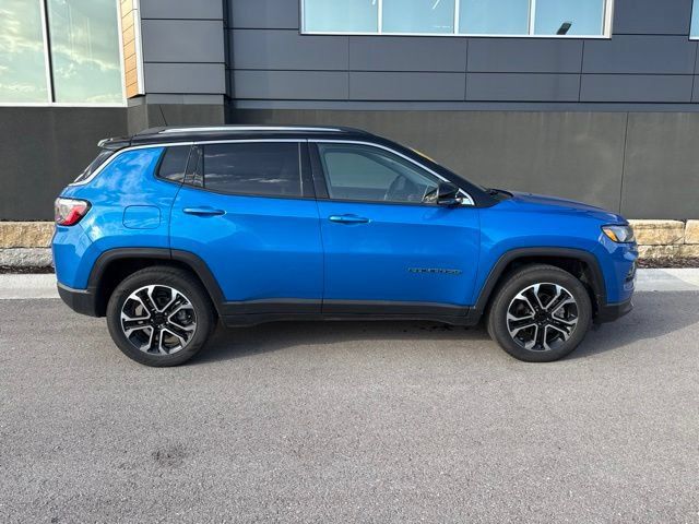 Used 2022 Jeep Compass Limited AWD/4WD image 2