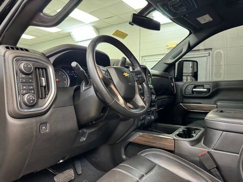 Used 2022 Chevrolet Silverado 3500 High Country image 14
