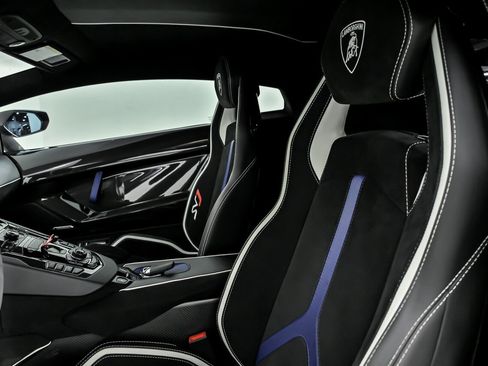 Used 2019 Lamborghini Aventador SVJ image 30