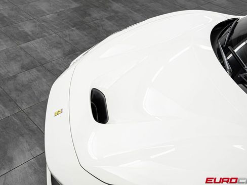 Used 2022 Ferrari F8 Tributo RWD image 11