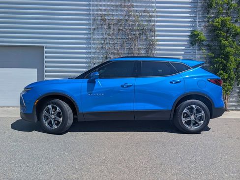 Used 2024 Chevrolet Blazer LT AWD/4WD image 2
