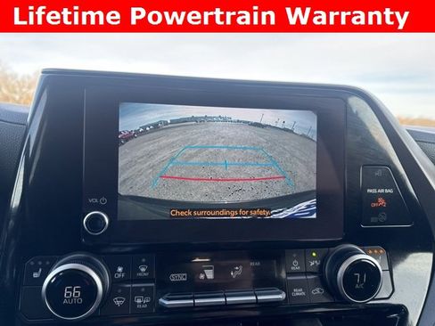 Used 2024 Toyota Highlander XLE image 14