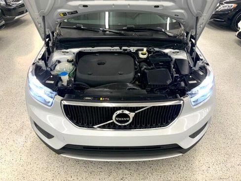 Used 2022 Volvo XC40 T4 Momentum image 34