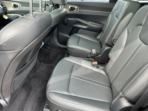 Used 2023 Kia Sorento X-Line EX image 19