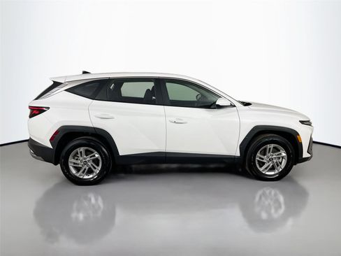 Used 2025 Hyundai Tucson SE image 16