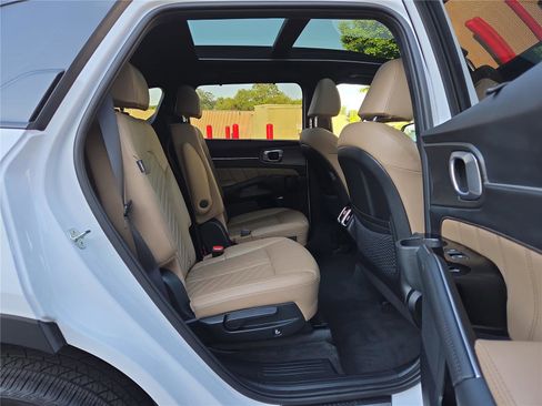 Certified 2024 Kia Sorento SX Prestige w/ Olive Brown Leather Package AWD/4WD image 28