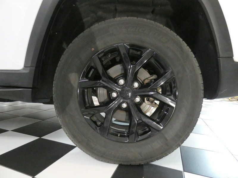 Used 2025 Jeep Grand Cherokee Altitude RWD image 7