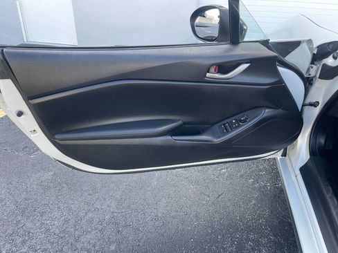 Used 2016 MAZDA MX-5 Miata Sport image 12