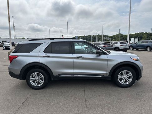 Used 2024 Ford Explorer XLT AWD/4WD image 8