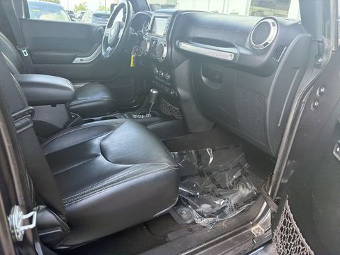Used 2016 Jeep Wrangler Unlimited Sahara w/ Connectivity Group AWD/4WD image 15