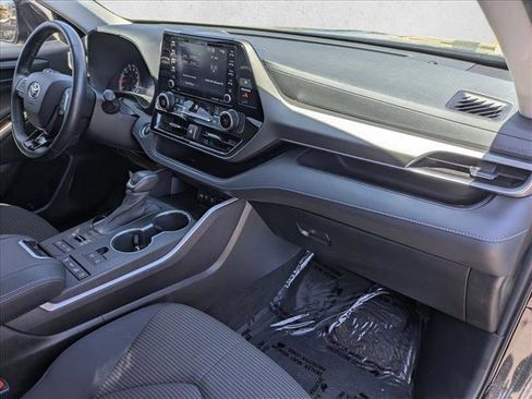 Used 2021 Toyota Highlander LE AWD/4WD image 23