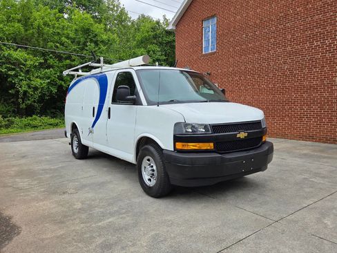 Used 2019 Chevrolet Express 2500 w/ Driver Convenience Package RWD image 3