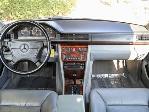 Used 1995 Mercedes-Benz E 320 Convertible image 59