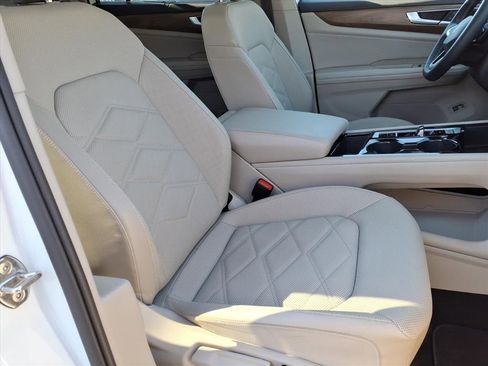 Used 2024 Volkswagen Atlas SE image 18