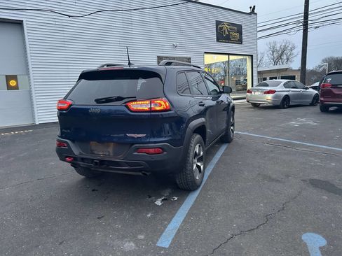 Used 2018 Jeep Cherokee Trailhawk w/ Comfort/Convenience Group image 10