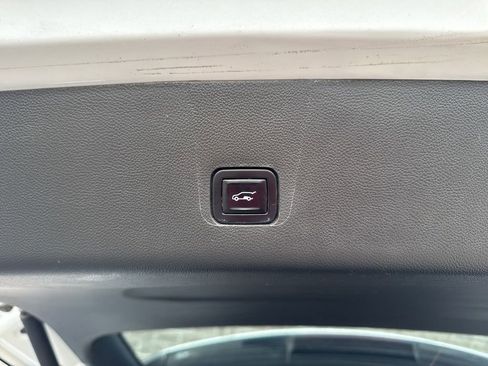 Used 2021 Chevrolet Traverse RS image 47