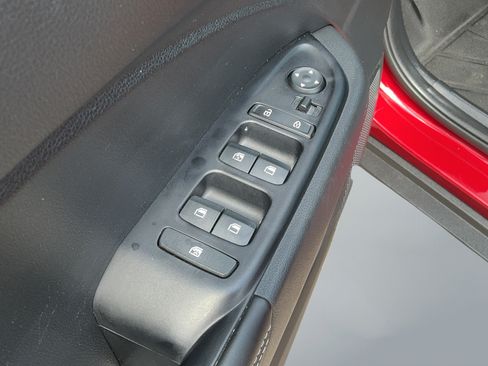 Used 2024 Hyundai Venue Limited FWD image 19