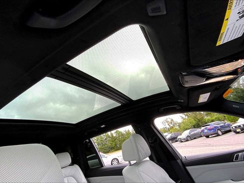 Used 2025 BMW X7 xDrive40i w/ Executive Package image 25