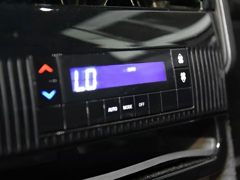 Used 2024 Jeep Wagoneer L Series II image 38