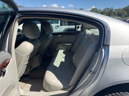 Used 2011 Buick Lucerne CXL image 16