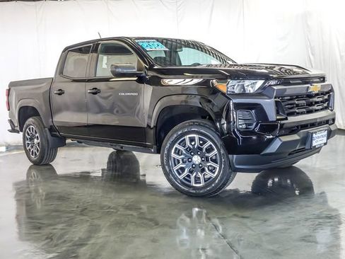 Used 2023 Chevrolet Colorado LT w/ LT Convenience Package II RWD image 2