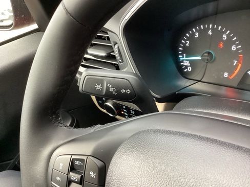 Used 2022 Ford Escape SE w/ SE Sport Appearance Package image 43