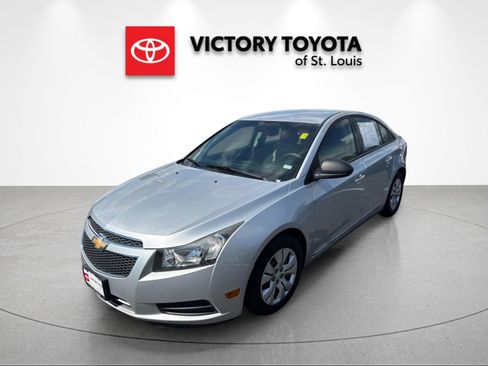Used 2013 Chevrolet Cruze LS FWD image 7