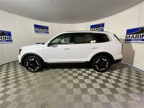 Used 2023 Kia Telluride EX w/ EX Captain's Chair Package image 10