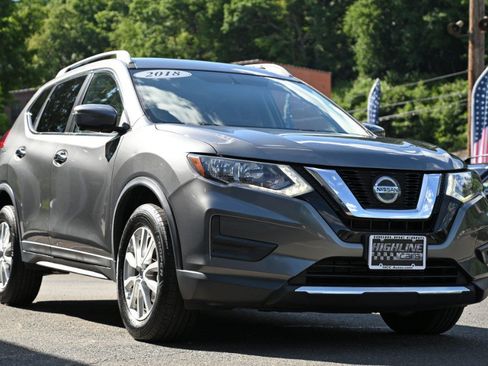 Used 2018 Nissan Rogue SV w/ Premium Package AWD/4WD image 8
