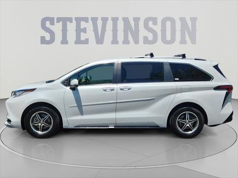 Certified 2023 Toyota Sienna Limited AWD/4WD image 2