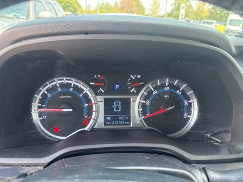 Used 2014 Toyota 4Runner SR5 AWD/4WD image 3