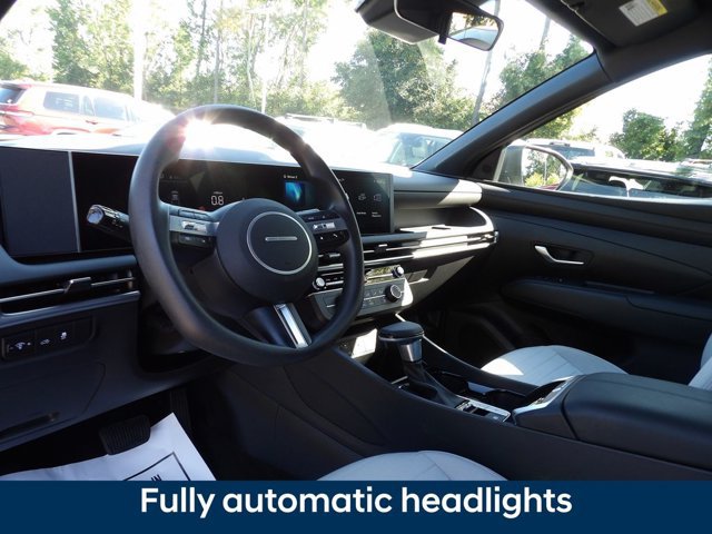 Certified 2025 Hyundai Santa Cruz SE FWD image 10