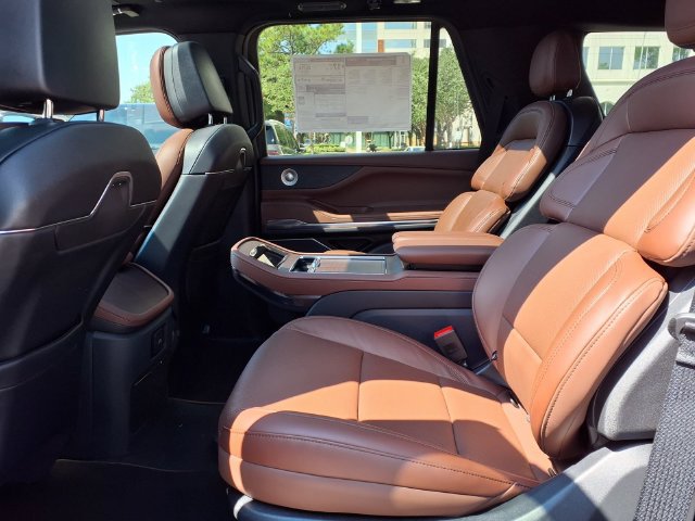 New 2027 Lincoln Navigator Reserve AWD/4WD image 8
