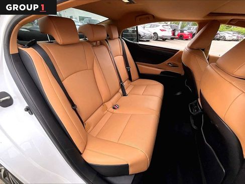 Used 2023 Lexus ES 350 w/ Premium Package FWD image 17