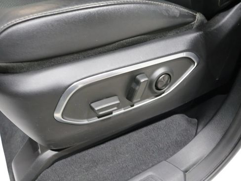 Certified 2025 Jeep Wagoneer 4WD w/ Convenience Group I image 12