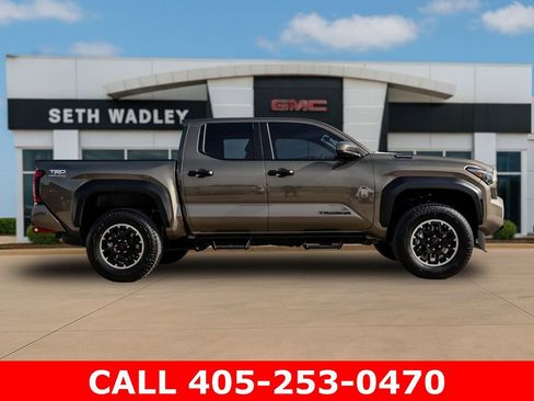 Used 2025 Toyota Tacoma TRD Off-Road AWD/4WD image 8