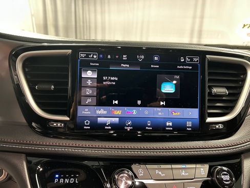 New 2027 Chrysler Pacifica Select FWD image 15