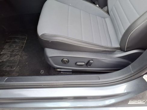 Used 2025 Volkswagen Jetta SE image 21